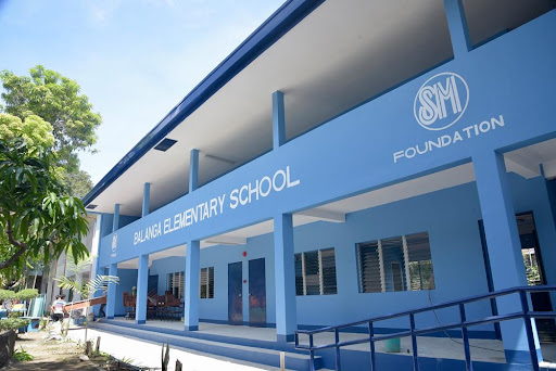 SM Foundation turns over new school building to Balanga ES