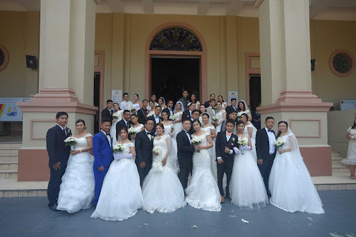 20 couples from SM Group say "I do" in mass wedding