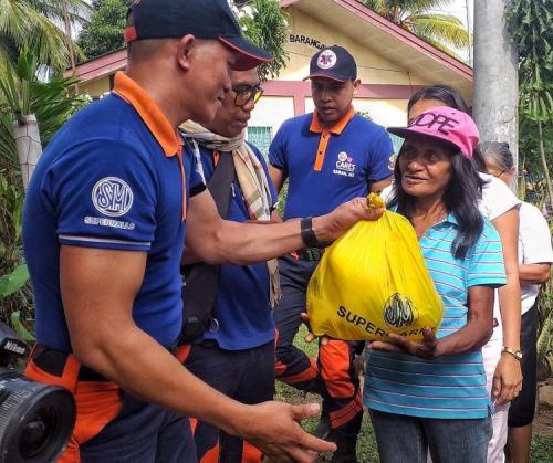 SM Foundation, partners distribute relief packs to earthquake victims in Davao