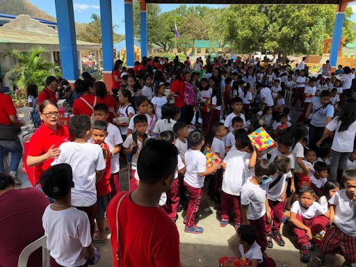 SM Foundation donates shoes to grade schoolers of Looc ES