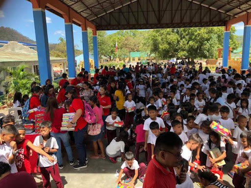 SM Foundation donates shoes to grade schoolers of Looc ES