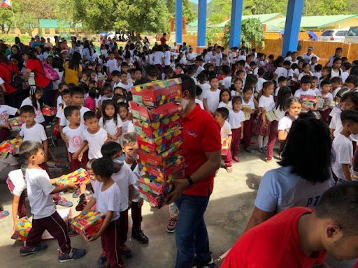 SM Foundation donates shoes to grade schoolers of Looc ES