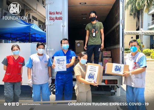 SM Foundation delivers medical supplies to Chinese General Hospital