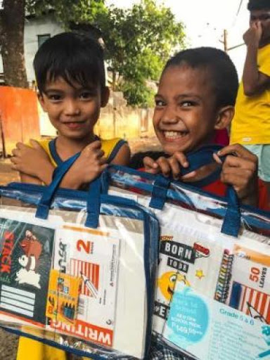 SM Stationery donates school supplies to children