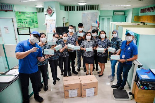 Uniqlo, SMFI donate face masks to frontliners