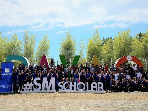 SM Foundation bridges Davao scholars toward better lives