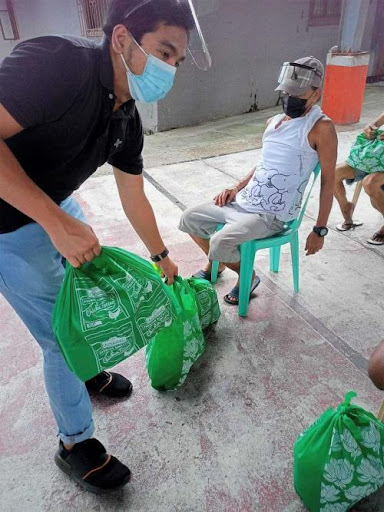 SM Foundation brings aid to fire victims in Taguig