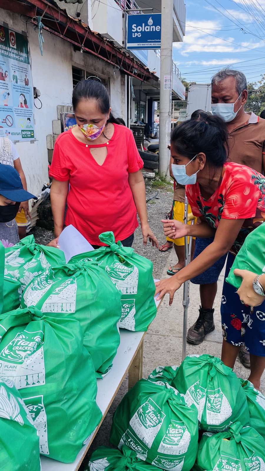 SM Foundation distributes Kalinga packs to Typhoon Odette victims