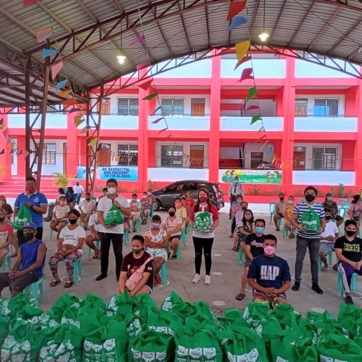 SM Foundation distributes Kalinga packs to fire victims in Taguig