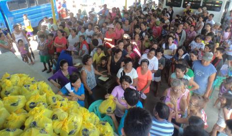 SM distributes relief packs to Typhoon Lando victims