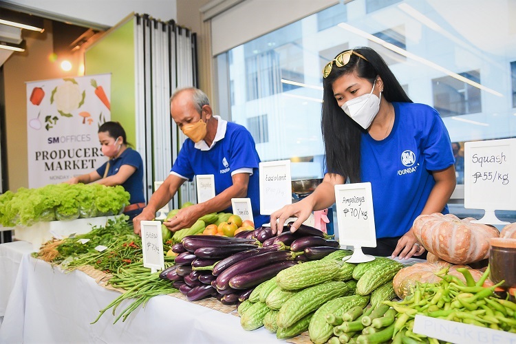 SM employees support local farmers, entrepreneurs