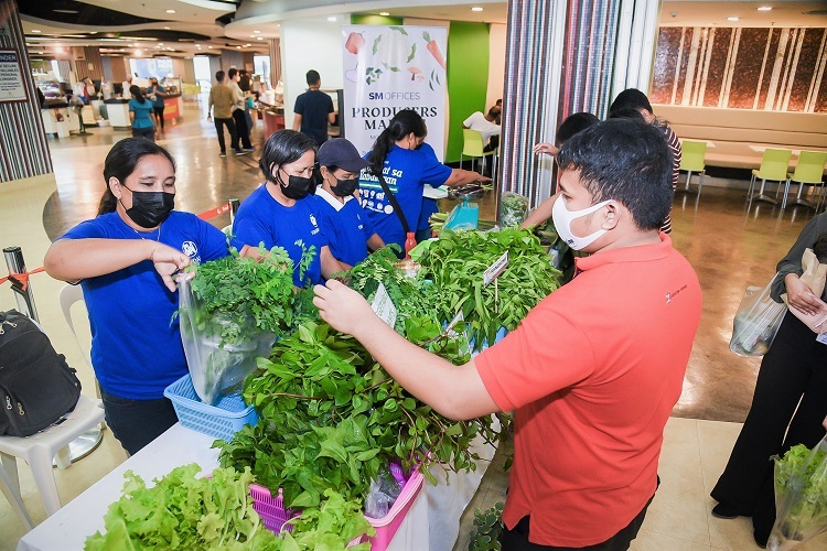 SM employees support local farmers, entrepreneurs