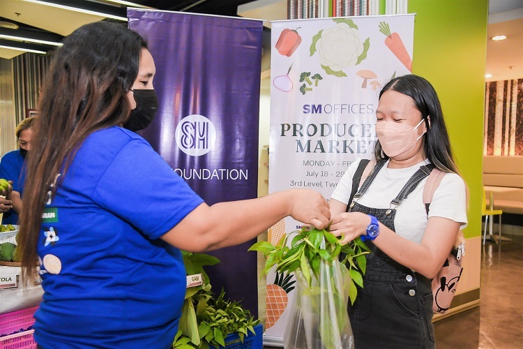 SM employees support local farmers, entrepreneurs