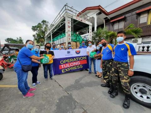 SM Foundation distributes 14,700 Kalinga packs in Bicol