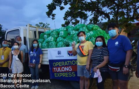 SM Foundation distributes Kalinga packs in Bacoor