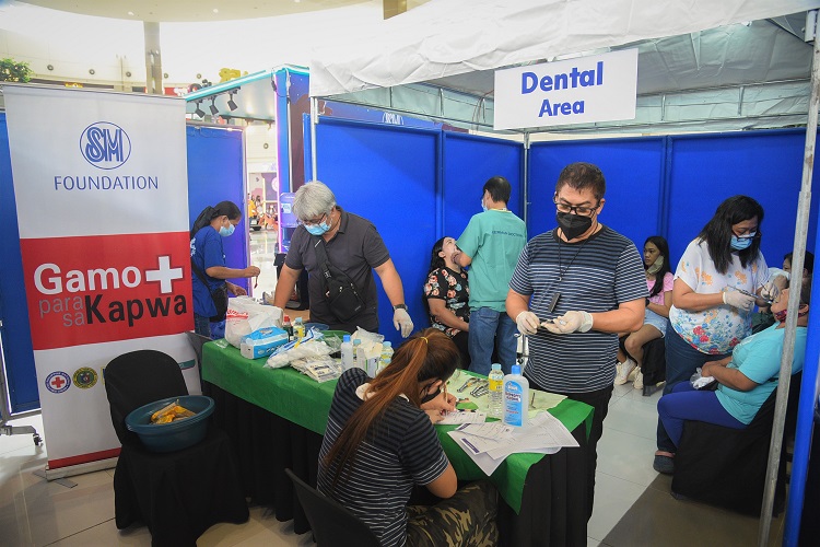 SM Foundation conducts medical mission in Novaliches