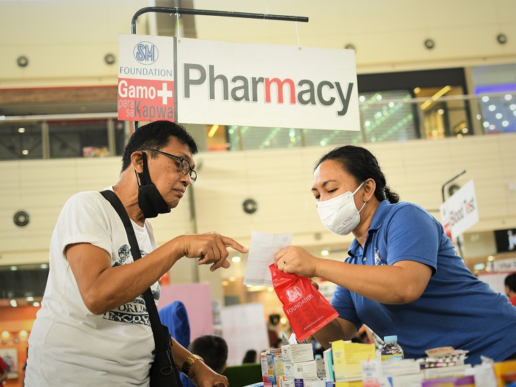 SM Foundation conducts medical mission in Novaliches