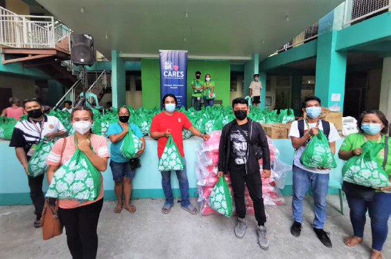 SM Foundation distributes Kalinga packs to fire victims in San Nicolas, Cebu