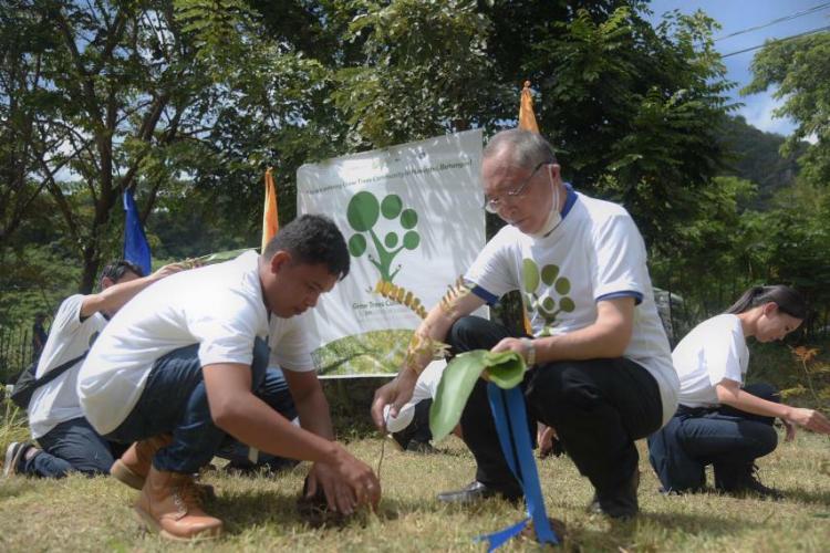 SM and Fast Retailing Foundation Launch ‘Grow Trees Community’ in Nasugbu