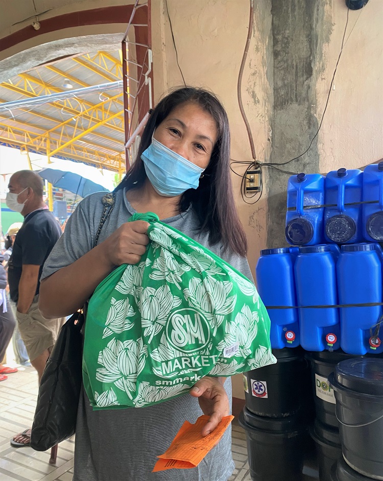 SM Foundation distributes Kalinga packs to fire victims in Davao City