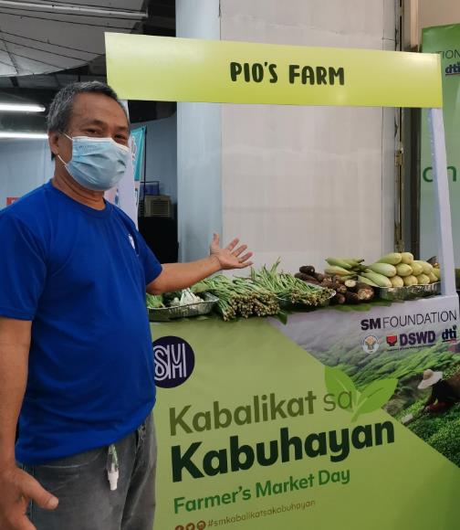 SM employees volunteer to help SM Foundation KSK farmers