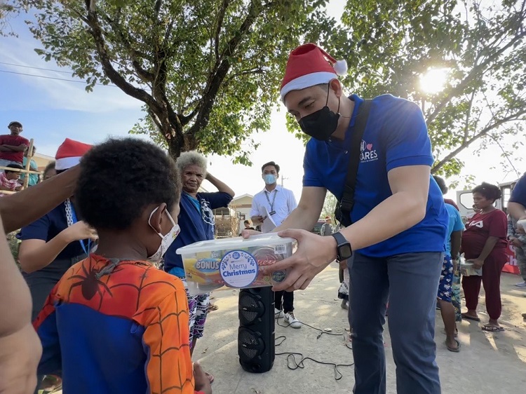 SM employee-volunteers spread Christmas cheers