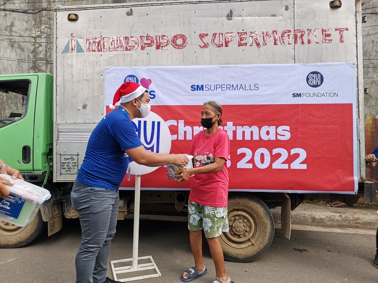 SM employee-volunteers spread Christmas cheers