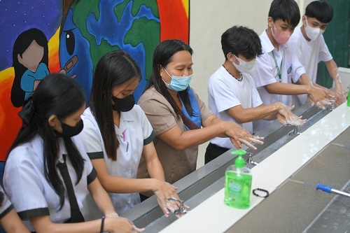 UNIQLO, SM Foundation donate hand washing facilities