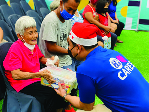 SM employees give the gift of volunteerism