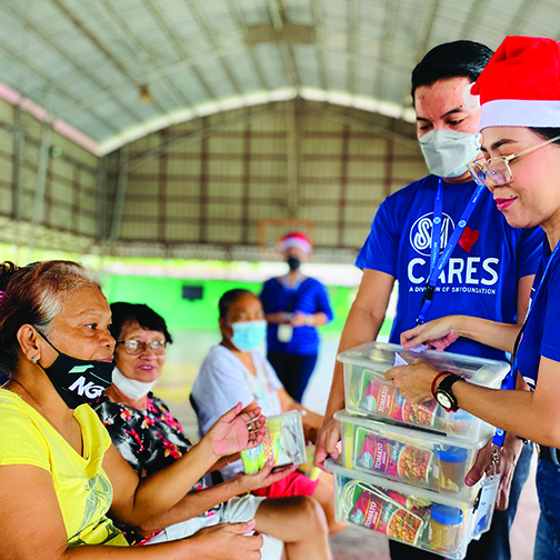 SM employees give the gift of volunteerism