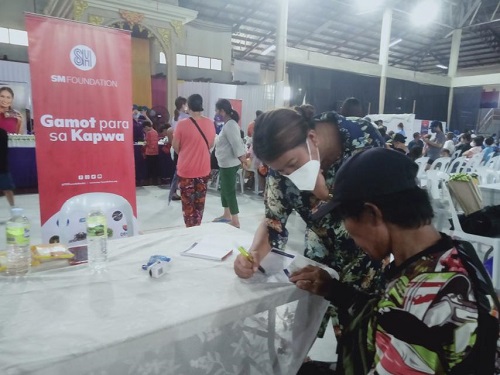 Iloilo market vendors get free medical care