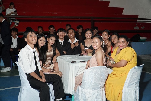 New SM Scholars from Leyte draw strength from loved ones