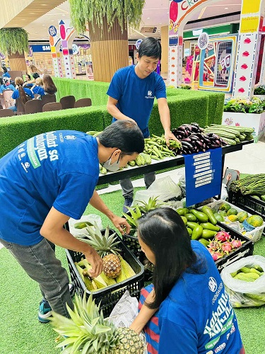 Farmers start a bountiful new tomorrow