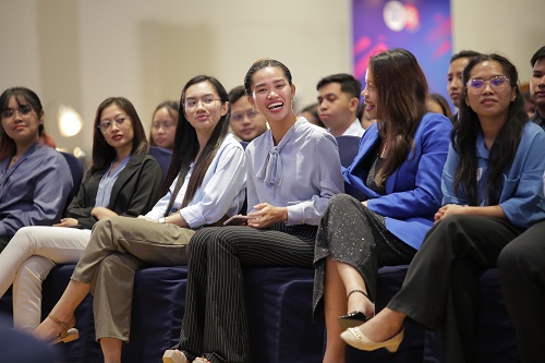 SM Foundation lauds 397 college scholar-graduates