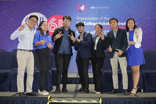 SM Foundation lauds 397 college scholar-graduates