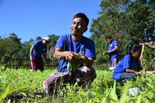 SM Foundation Philippine NGO-CSR-1-Farmer