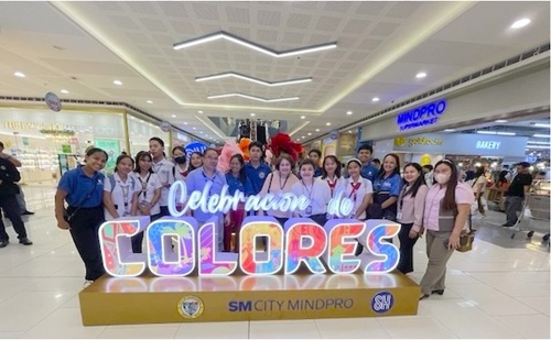 SM Foundation executive director Carmen Linda Atayde (front row, center) gathered with SM Scholars at SM City Mindpro for a meaningful session focused on guidance, mentoring, and catching up while getting to know their fellow recipients, fostering a sense of community among the program's participants.