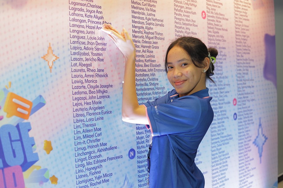 900 college freshmen receive scholarships from SM Foundation_1