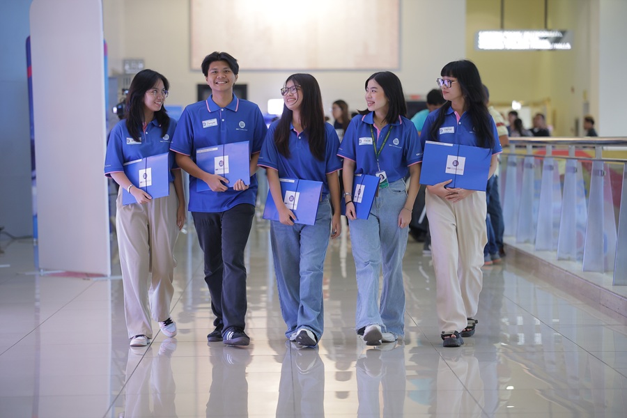 900 college freshmen receive scholarships from SM Foundation_3