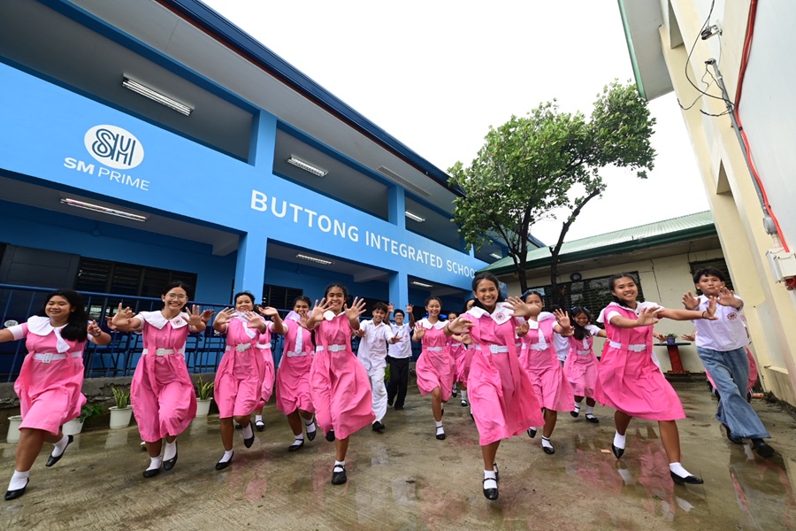 SM Group turn over new school building in Laoag_1