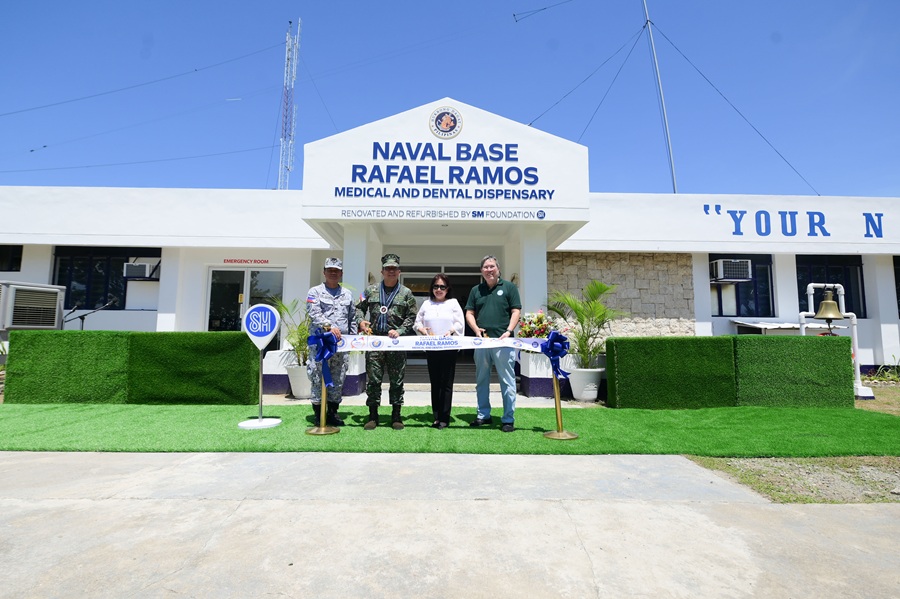 (from left) Commodore Joselito De Guzman PN, Commander of the Philippine Navy's Naval Forces Central (NAVFORCEN), Flag Officer In Command (FOIC) of the Philippine Navy is Vice Admiral Jose Ma Ambrosio Ezpeleta PN., SM Foundation Executive Director for Health and Medical Programs Connie Angeles and Makati Medical Center Foundation President Dr. Victor Gisbert formally open the newly renovated NBRR Medical and Dental Dispensary.