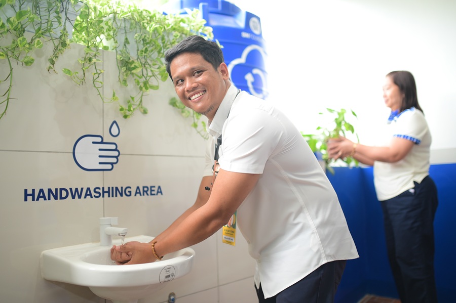 The San Remigio Primary Care Facility has a designated handwashing area and water catchment facility that ensure cleanliness among its personnel and their surroundings.