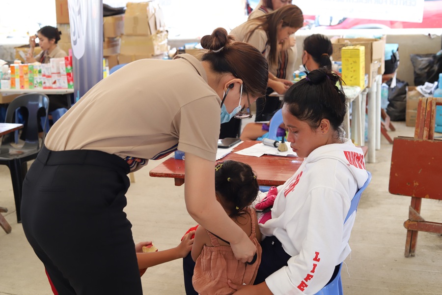 Volunteer healthcare professionals actively participate in the medical mission, providing their support to serve more patients.