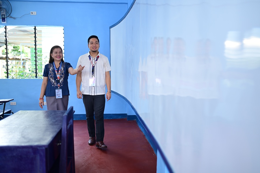 Principal Adeline Francisco and Senior Education Program Specialist for Social Mobilization and Networking for DepEd Division of Capalan Mark Lester Casapao inspect the new classrooms.