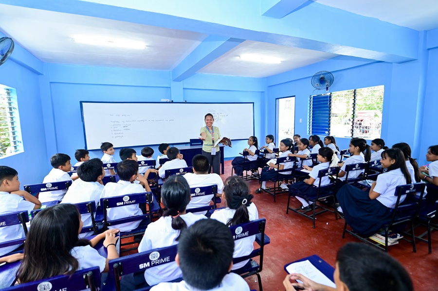 Each classroom of the 112th SM School Building is equipped with four wall fans, panoramic whiteboards for better visibility, and dedicated chairs and tables for teachers.
