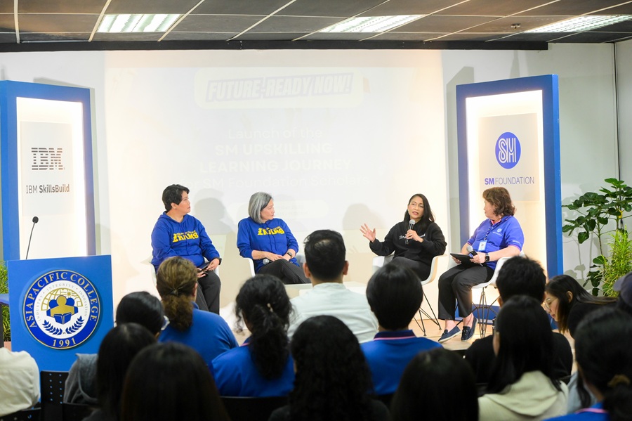 (From left) APC Executive Director of School of Computing & Information Technologies Rhea-Luz Valbuena, APC President Dr. Teresita Medado, IBM Philippines Country General Manager and Technology Leader Aileen Judan-Jiao, and SMFI Executive Director for Education Programs Carmen Linda Atayde lead the opening of the Future-READY, Now!, an upskilling program that integrates digital training and workforce development for its scholars.
