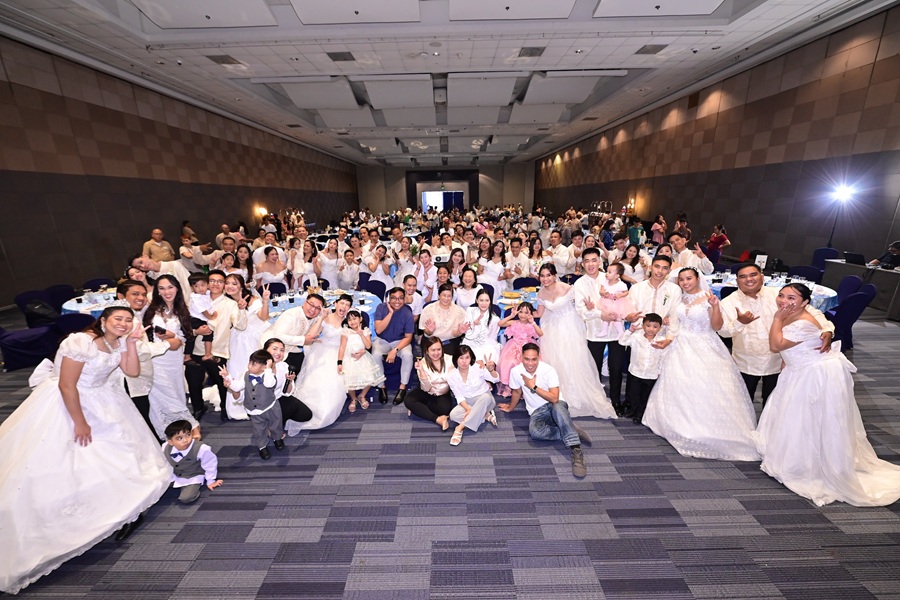 The Kasalan sa SM mass wedding is a one of the key programs of the foundation. It is inspired by SM Group matriarch Felicidad “Nanang” Sy, whose guiding belief is that faith is at the heart of every family.