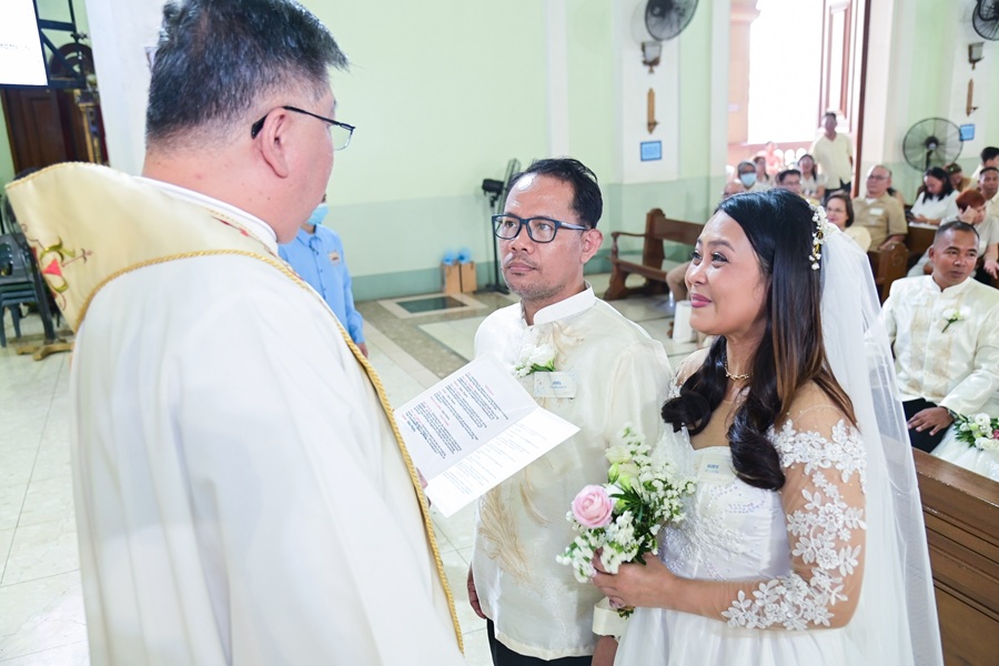 The Villablancas exchange ‘I dos’ at the 10th Kasalan sa SM of the Felicidad T. Sy Foundation held at the Archdiocesan Shrine of Jesus, The Way, The Truth and The Life in Pasay City.