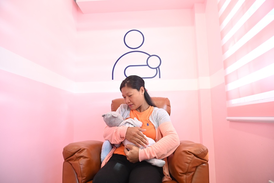 In addition to consultation rooms, a pharmacy, dental facility, and labor and delivery wards, the new facility provides a dedicated breastfeeding room for nursing mothers.