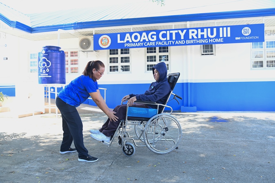 A thoughtfully designed accessible ramp enables persons with disabilities, caregivers, and patients with mobility challenges to navigate the facility safely.